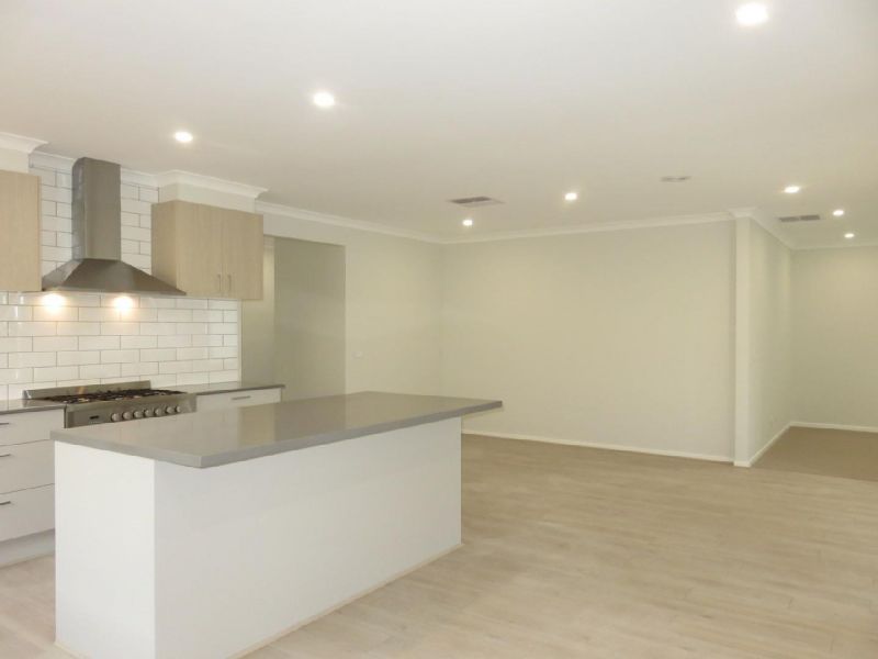 48 Grovedon Circuit, Donnybrook