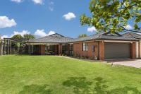 3 Strachan Close, Taylors Lakes VIC