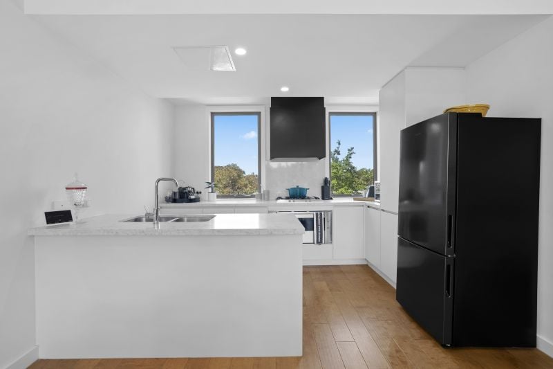 2/2 Ambrose Treacy Drive, Bundoora