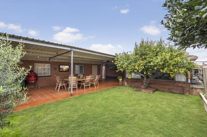 12 Heather Avenue, Thomastown