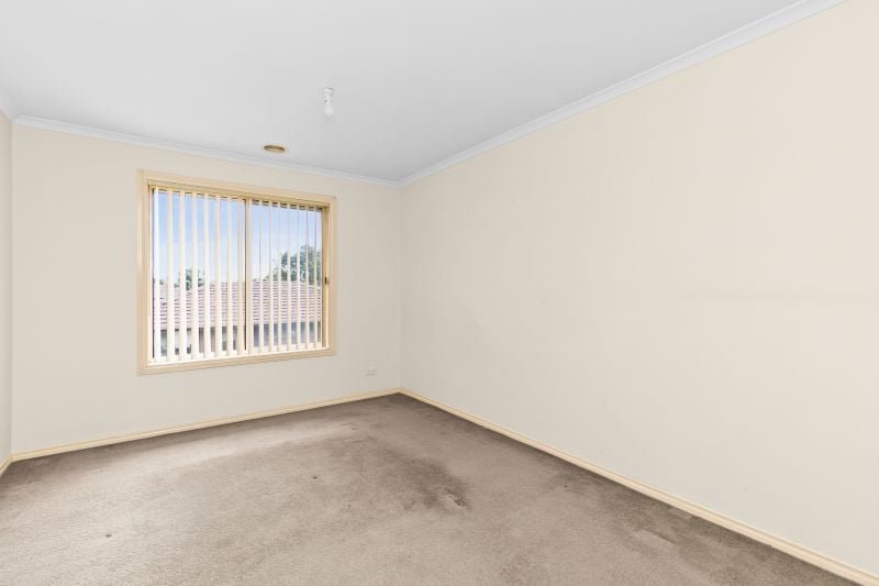2/11 Mackey Street, Lalor