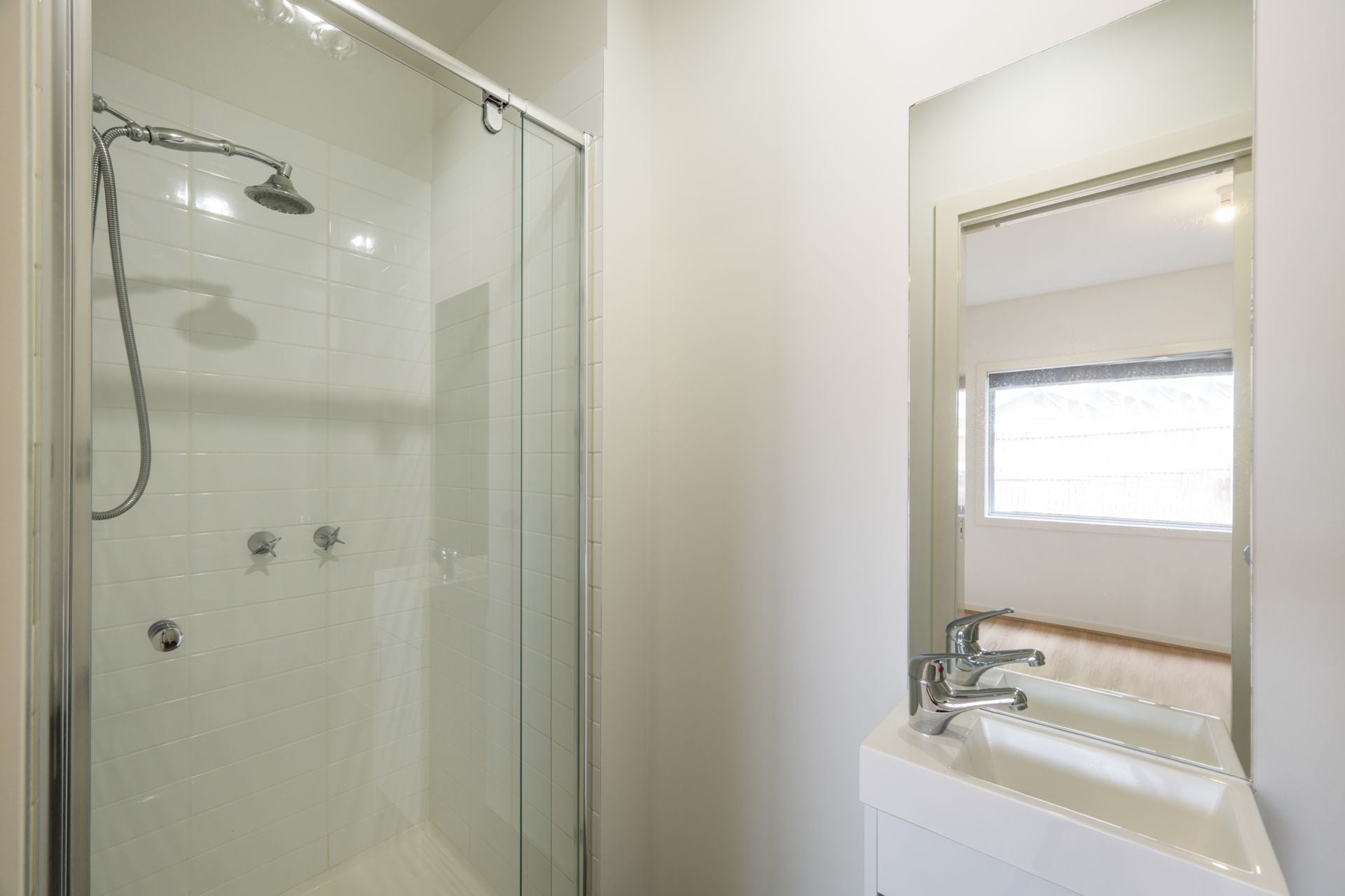 Contemporary 2-Bedroom Townhouse in Prime Thornbury Location