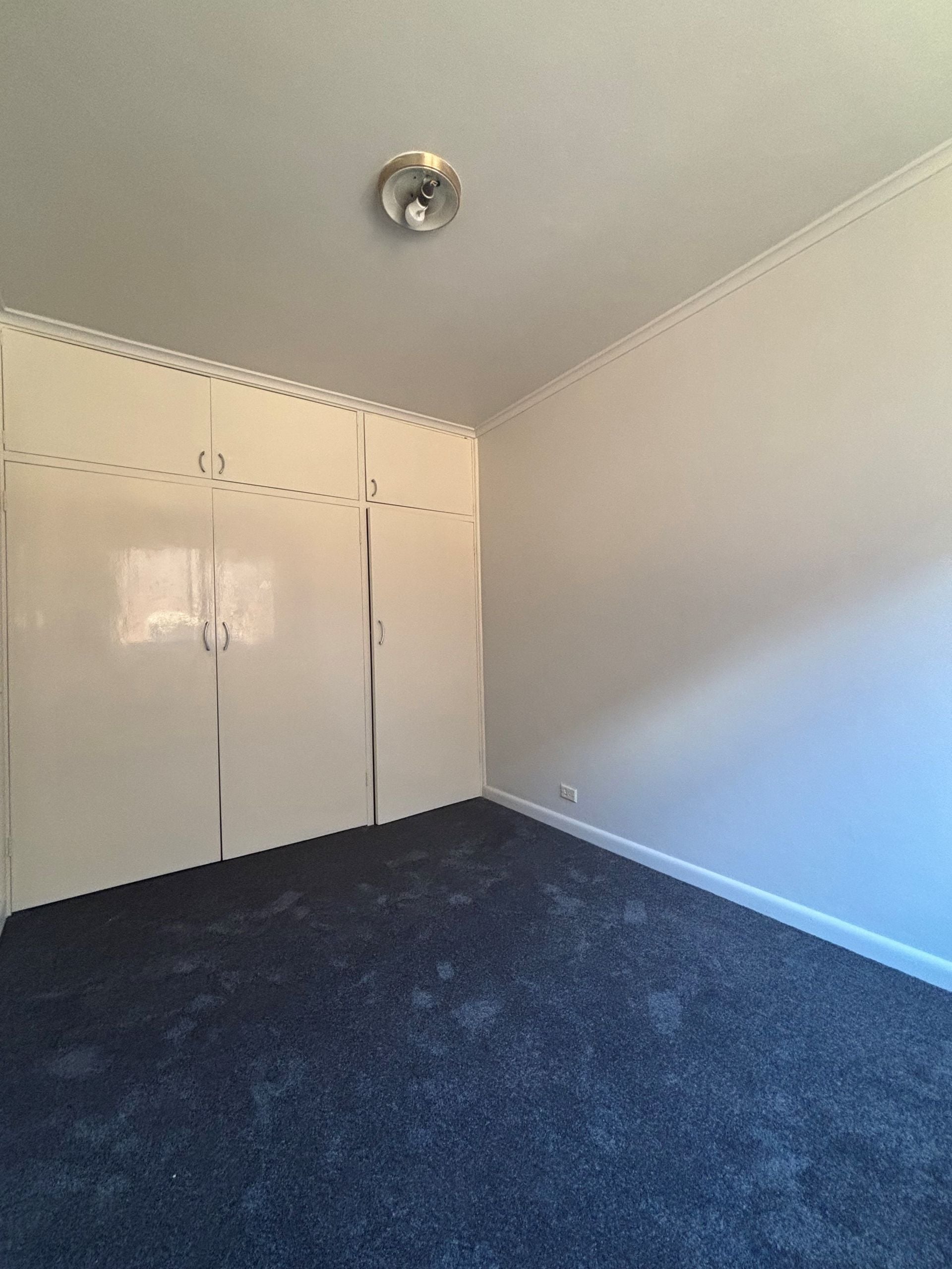 Apartment Living in the Heart of Ivanhoe – Close to Shops & Amenities