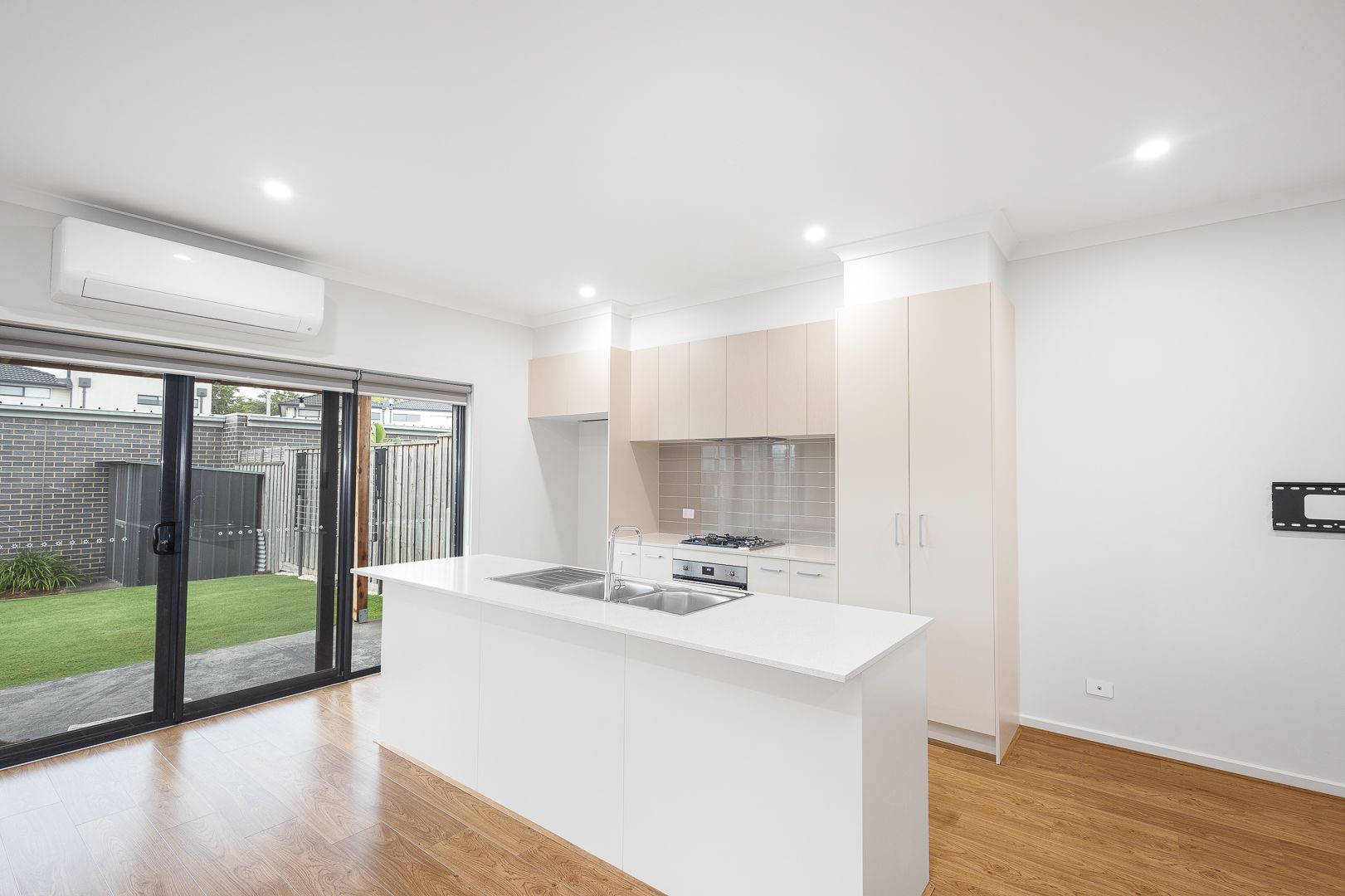 Modern 4 bedroom Home