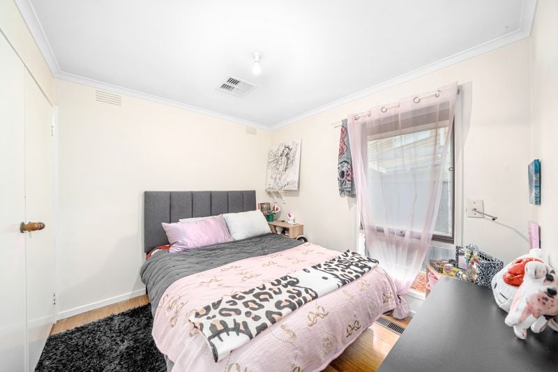 1 Dalray Close, Mill Park