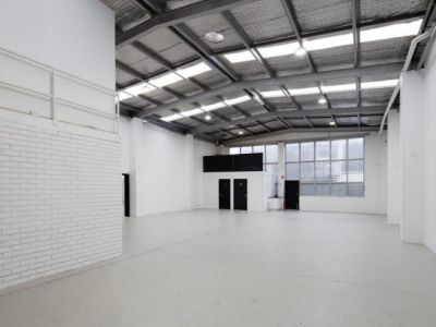 REFURBISHED FREESTANDING WAREHOUSE