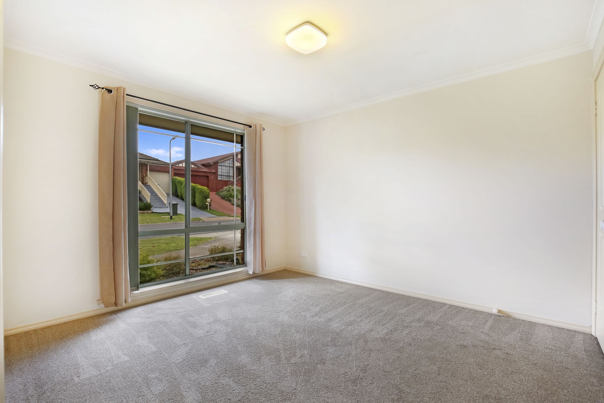 LOCATION AND COMFORT ALL IN ONE!!!