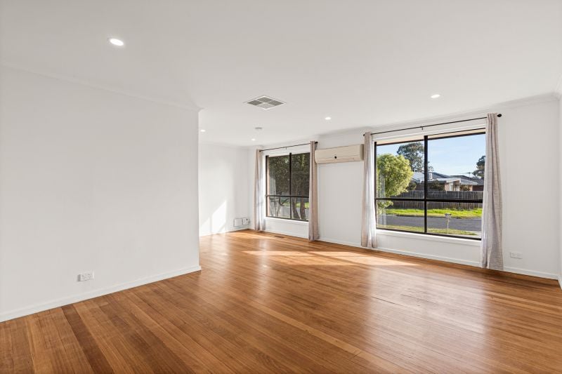 5 Mawson Close, Mill Park