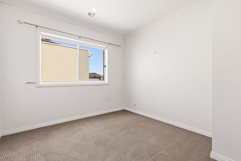 32 Lennon Boulevard, Point Cook