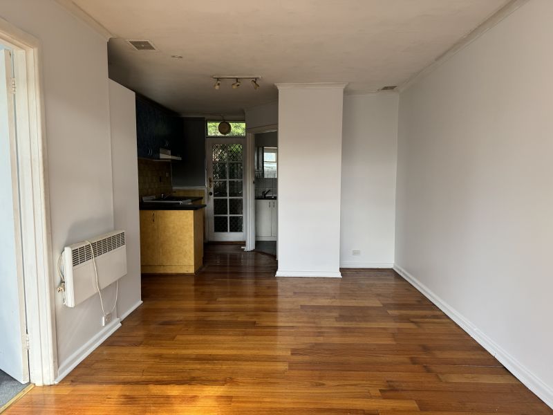 1/71 Pine Street, Reservoir