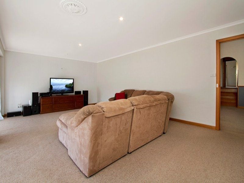 24 Akoonah Drive GOLDEN SQUARE VIC, 24 Akoonah Drive Golden Square - Thumbnail 4