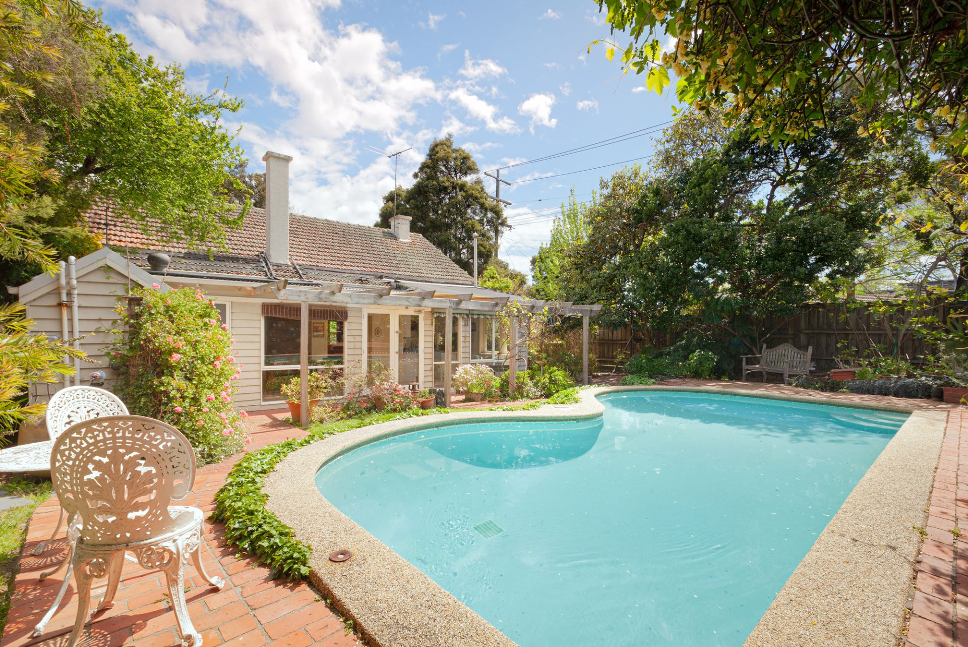 16 Meadow Grove, Deepdene, Deepdene - Thumbnail 2