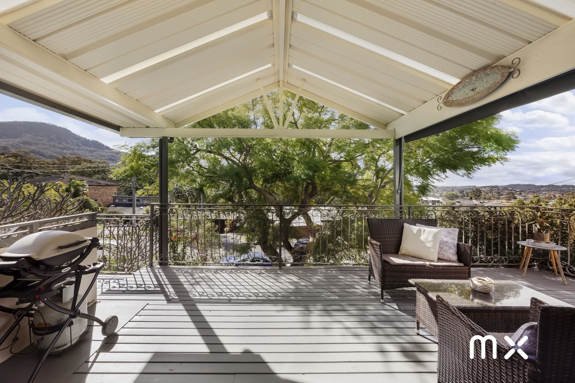 105 Iola Avenue, Farmborough Heights - Image 1