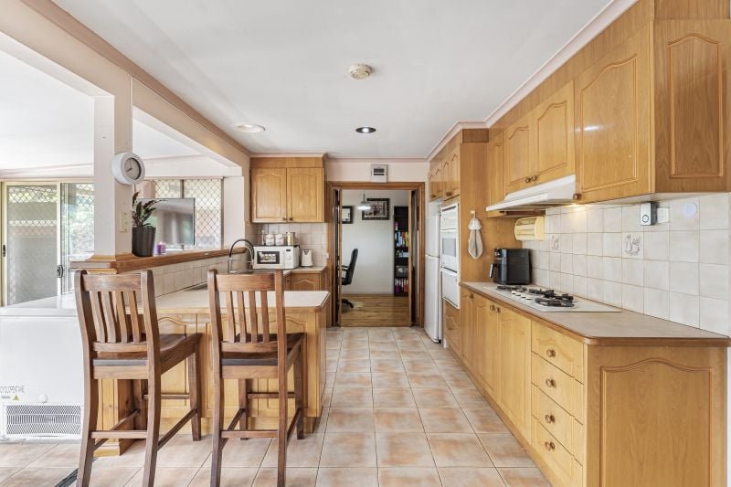 8 Casey Drive, Lalor