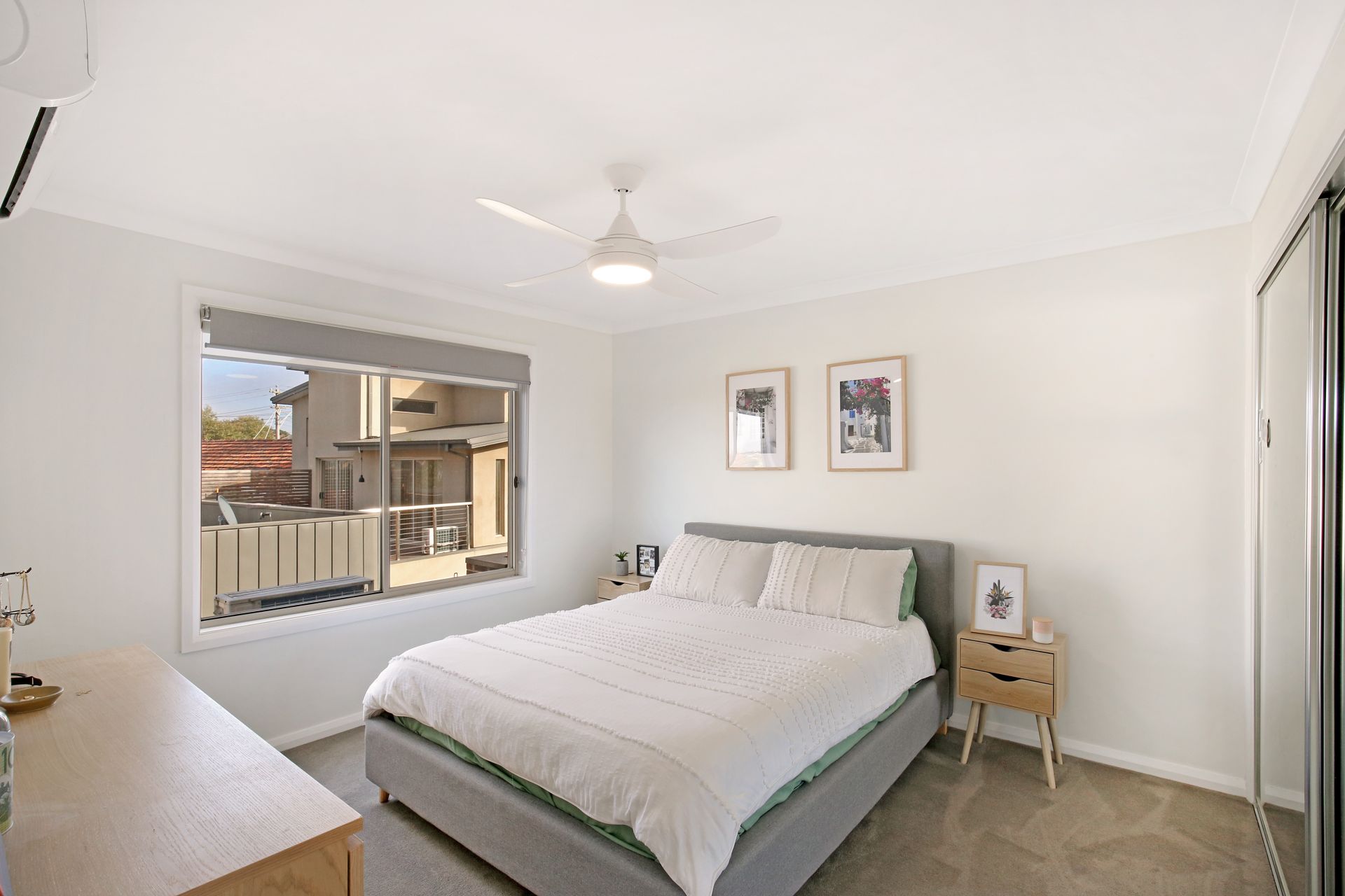 **Modern Townhouse in Great Location**