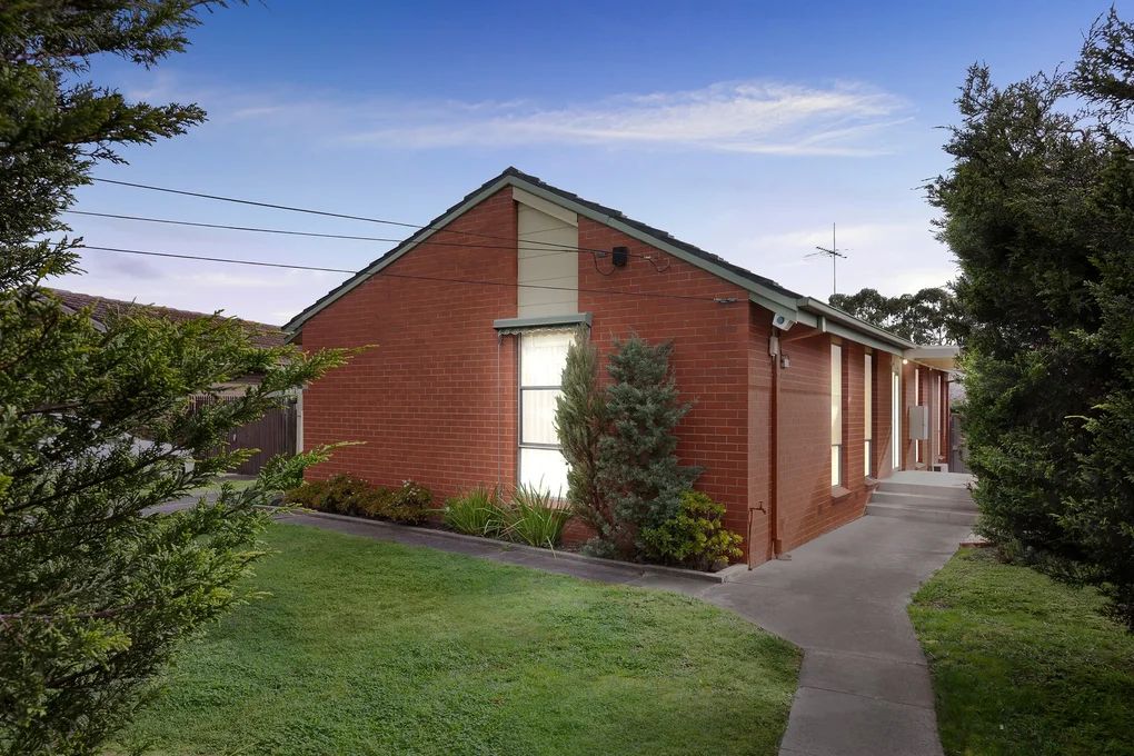 Charming Family Haven: Spacious, Secure, and Convenient