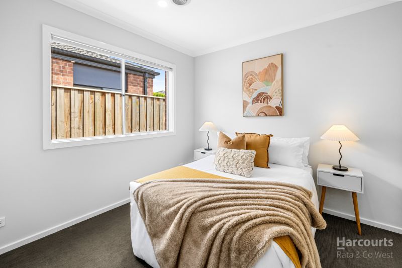 48 Royale Drive, Fraser Rise