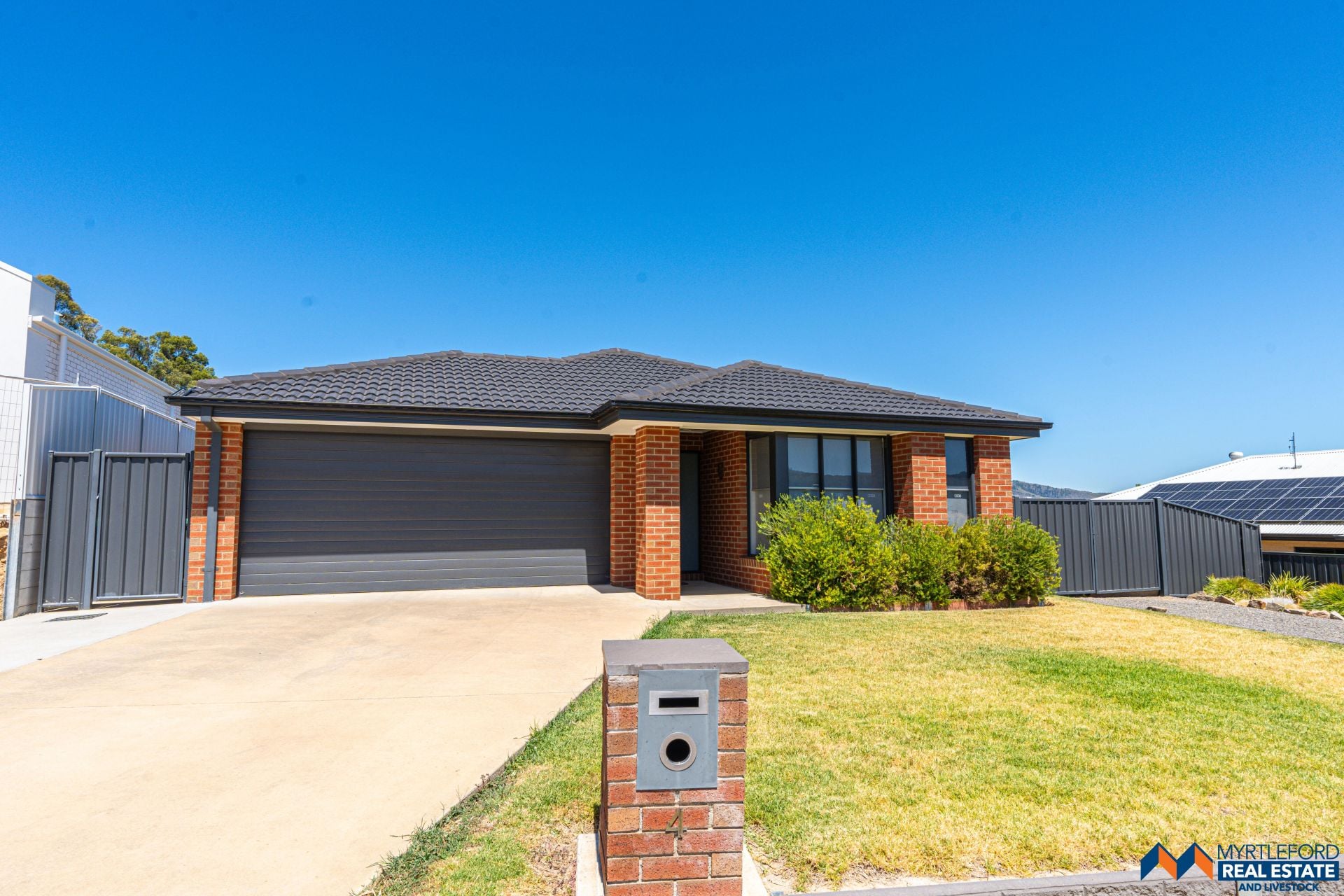 4 Washington Parade, MYRTLEFORD, Myrtleford - Thumbnail 2