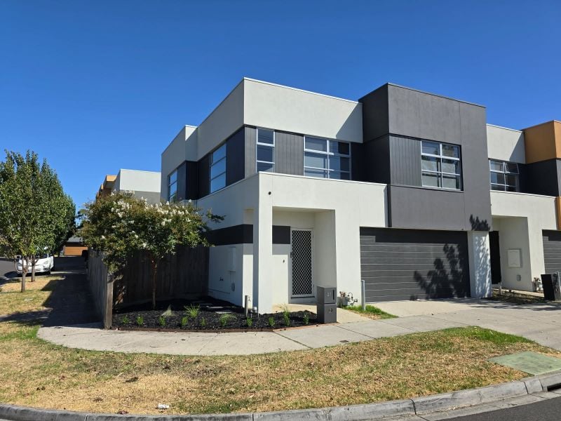 21 Woodcutters Grove, Epping