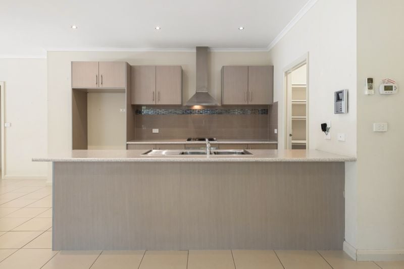 12 Yoemans Drive, Mernda
