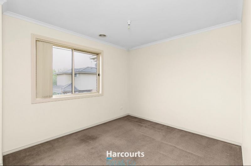 2/11 Mackey Street, Lalor