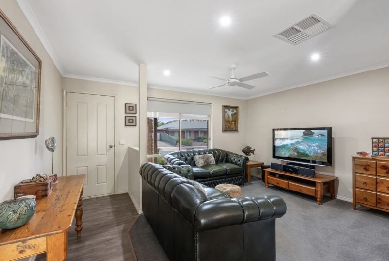 16 Elvey Drive Kangaroo Flat VIC, Flat - Thumbnail 2