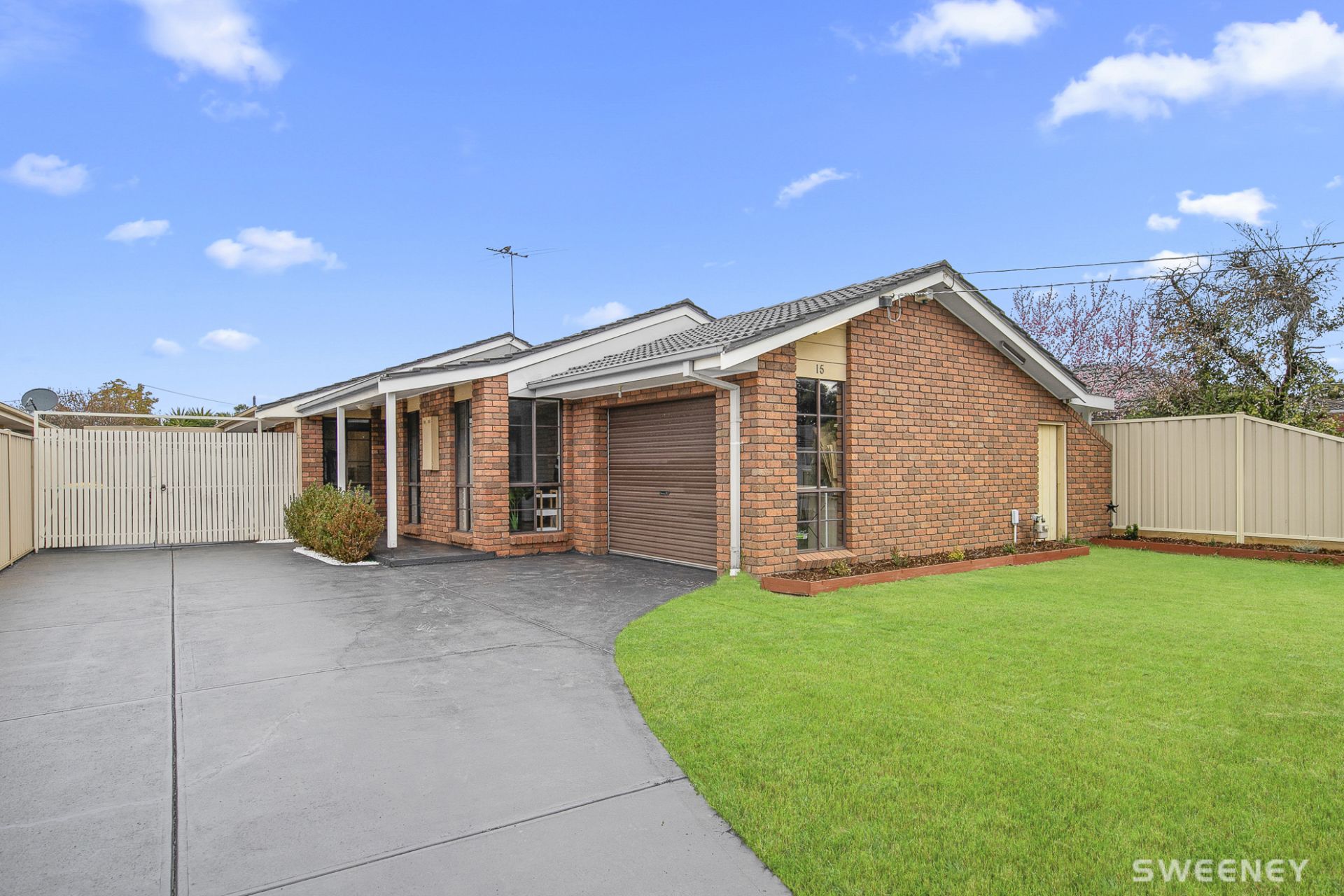 15 Knightsbridge Avenue, Altona Meadows - Thumbnail 2