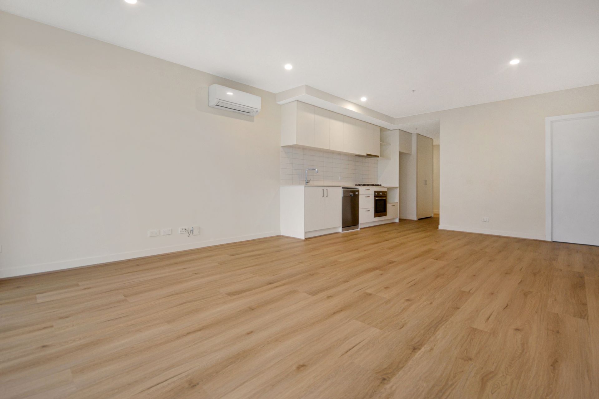 LIGHT AND BRIGHT APARTMENT LIVING