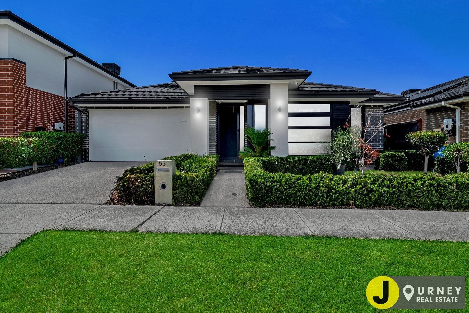 55 Bazadaise Drive, Clyde North VIC, Clyde North - Thumbnail 2