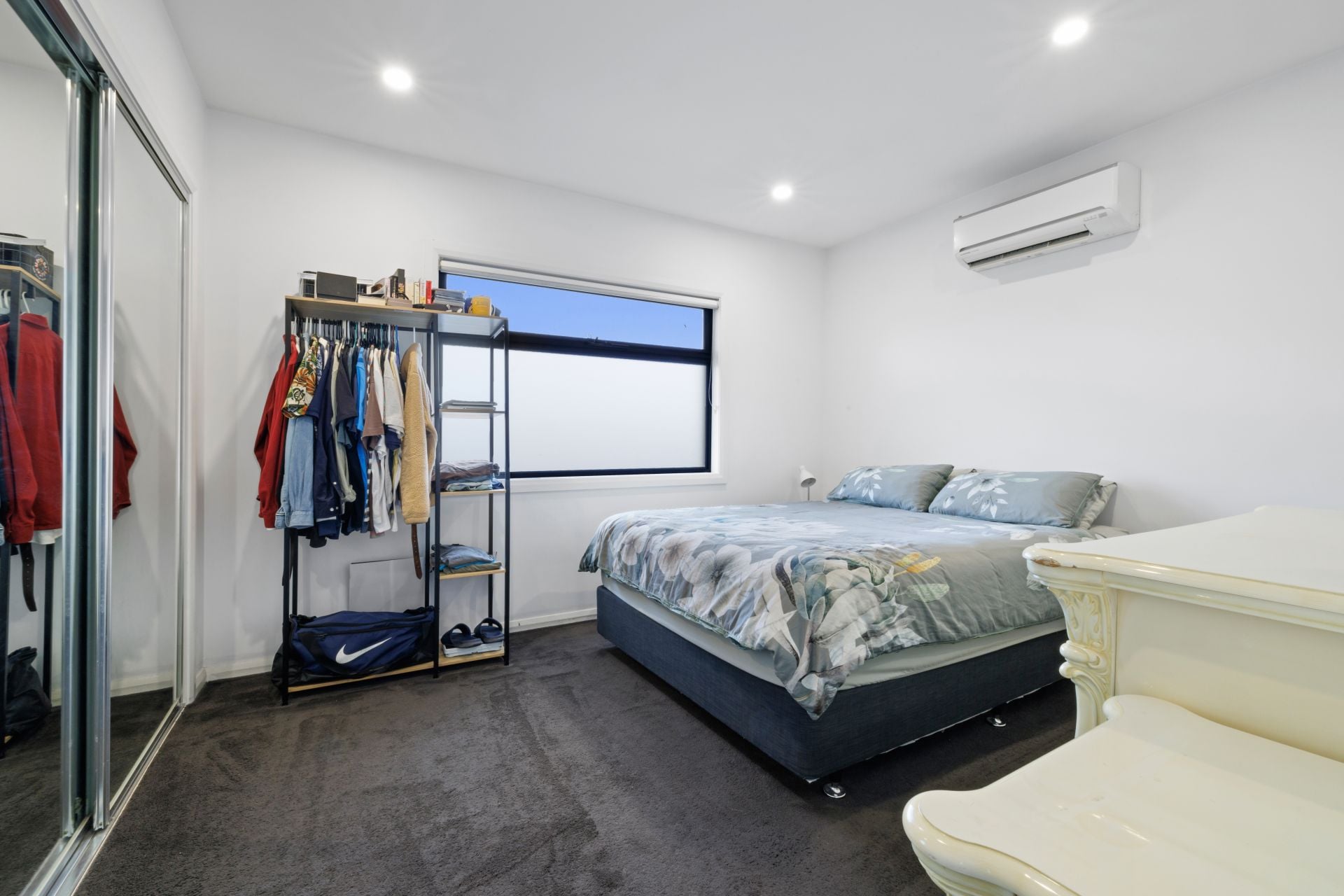 Modern Townhome For Lease