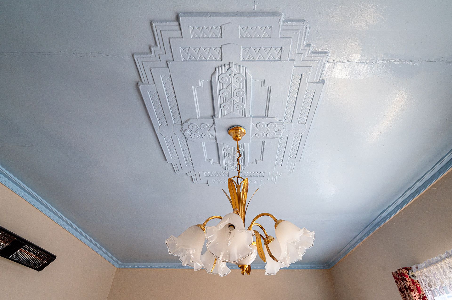 Charming Fitzroy Cottage: A Family Legacy Waiting for Its Next Chapter!