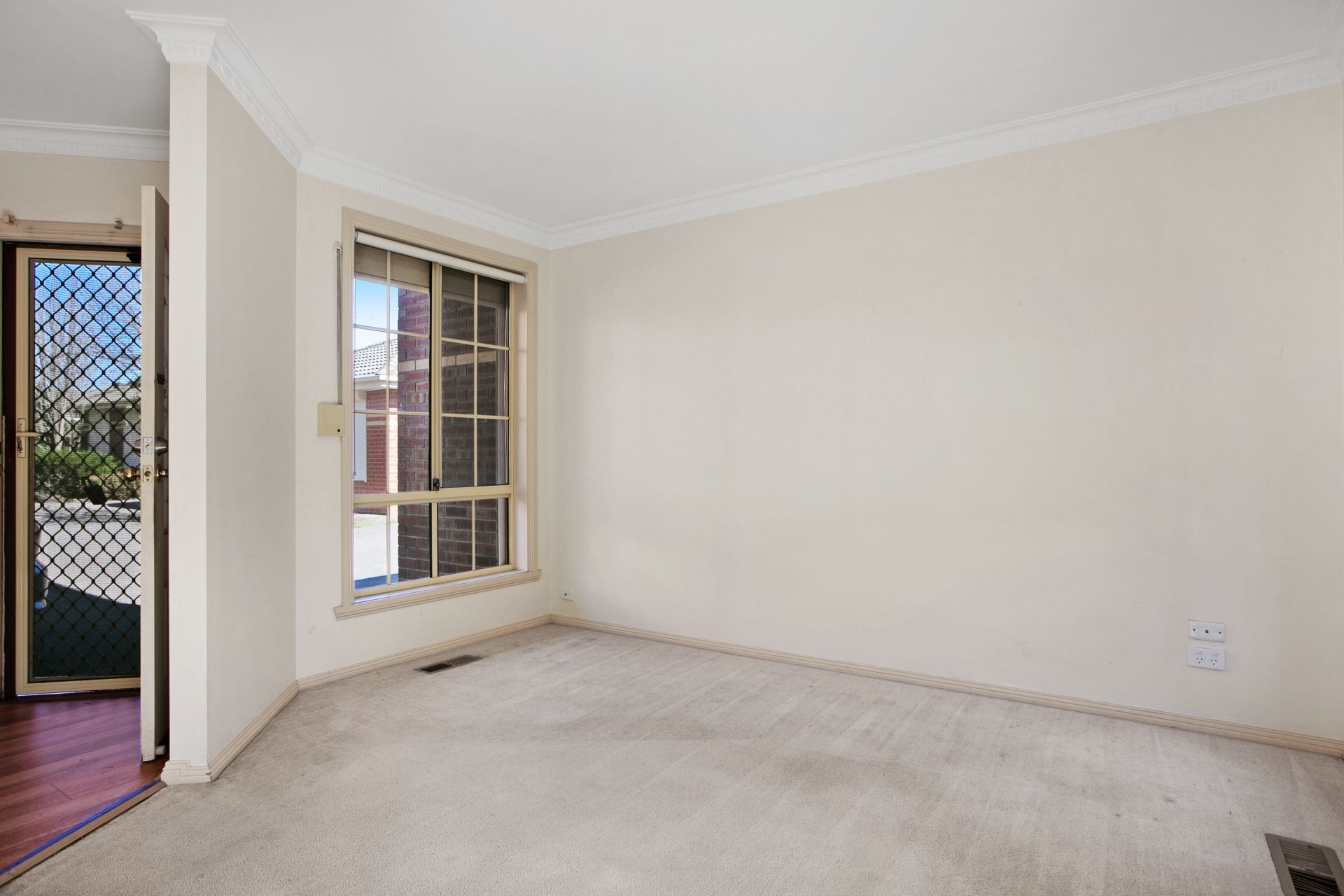 Stylish Terrace Living In A Convenient Location