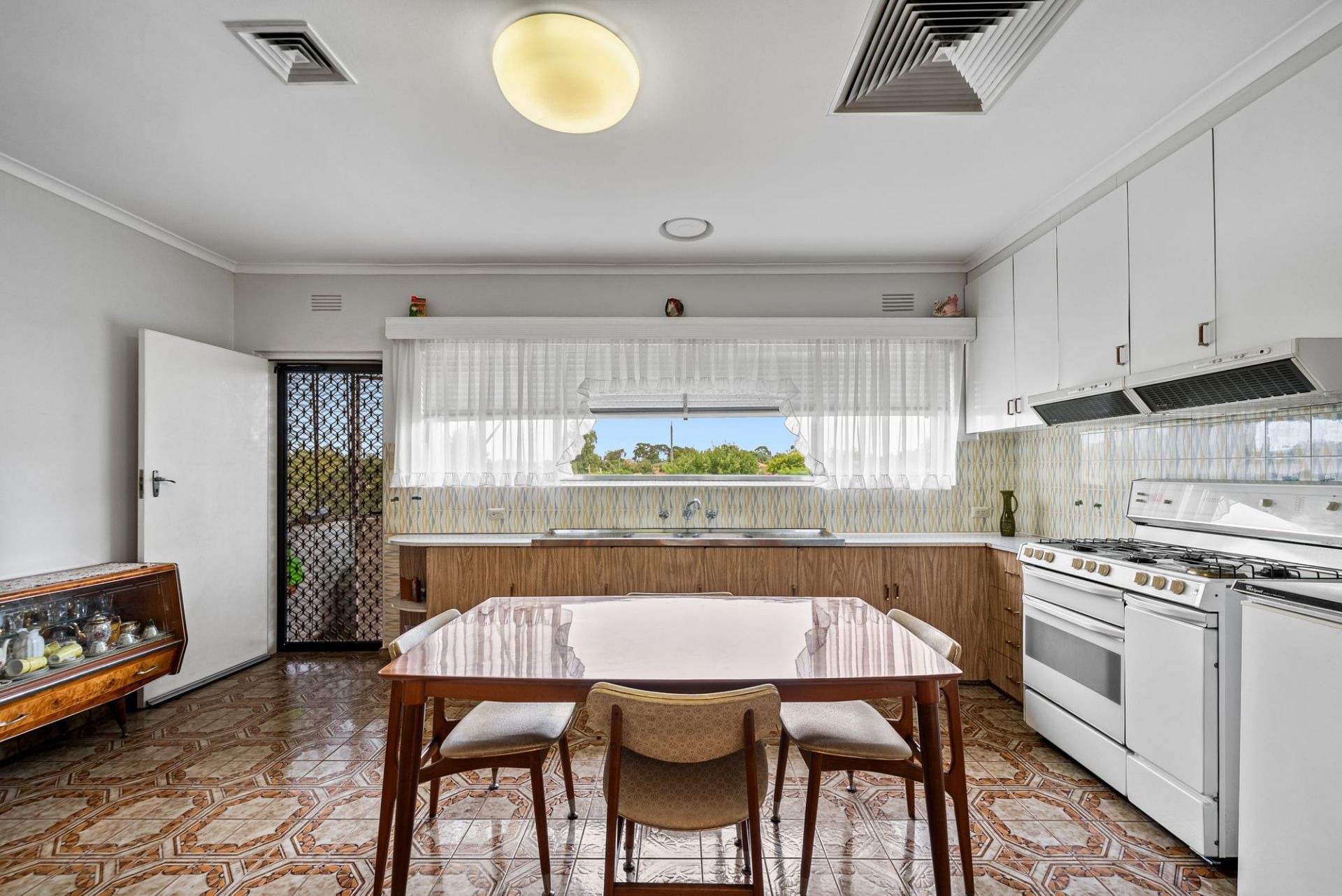 2 HOMES IN ONE ( 2 INCOMES $$$$ )
or SELF-CONTAINED IN-LAW ACCOMMODATION 
or A 5 BEDROOM HOME WITH ROOM FOR ALL