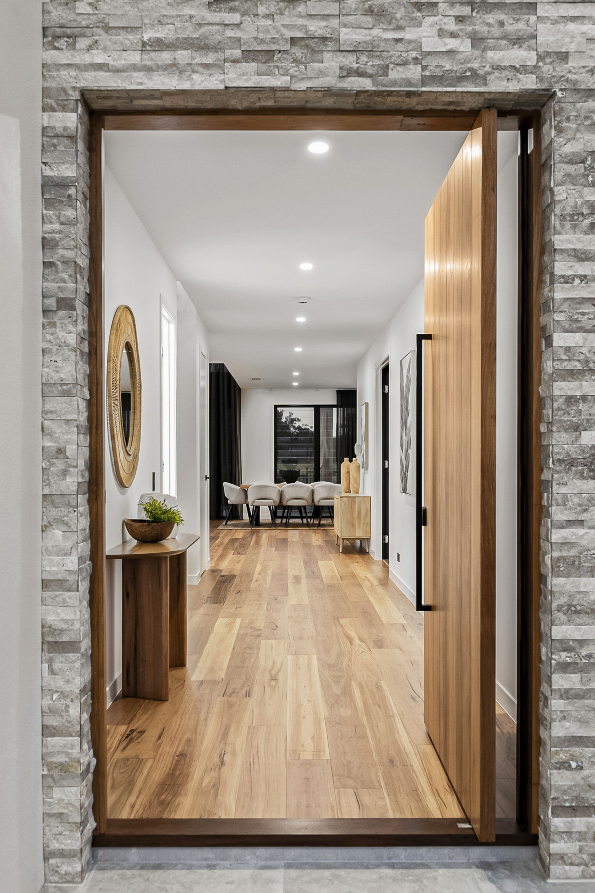 9214 Peter Senior Drive, Hope Island - Thumbnail 4