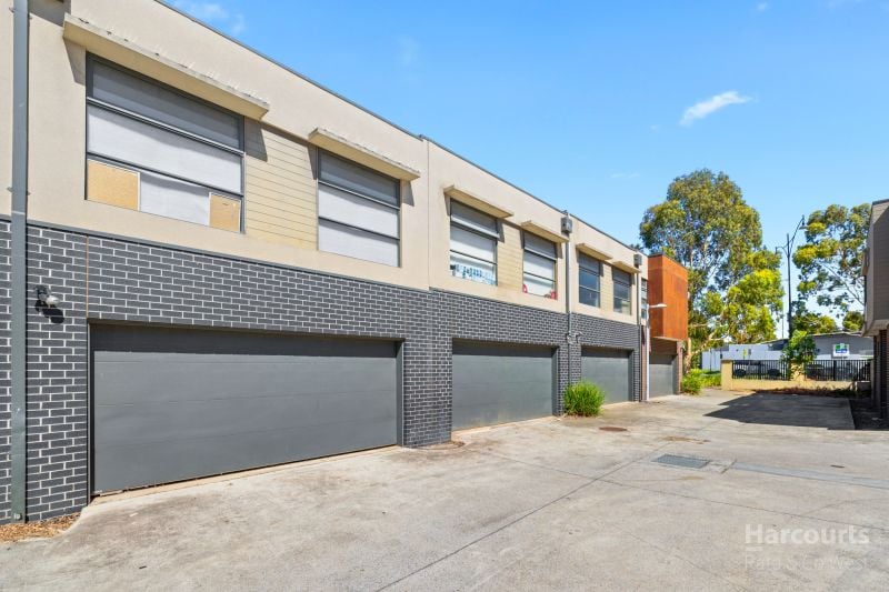 4/8 The Crossing, Caroline Springs