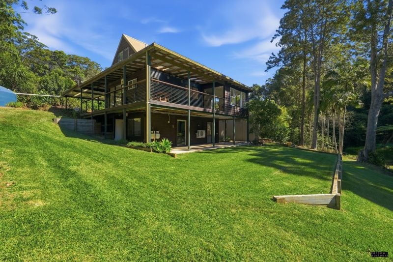 Private Acreage Retreat Backing National Park
