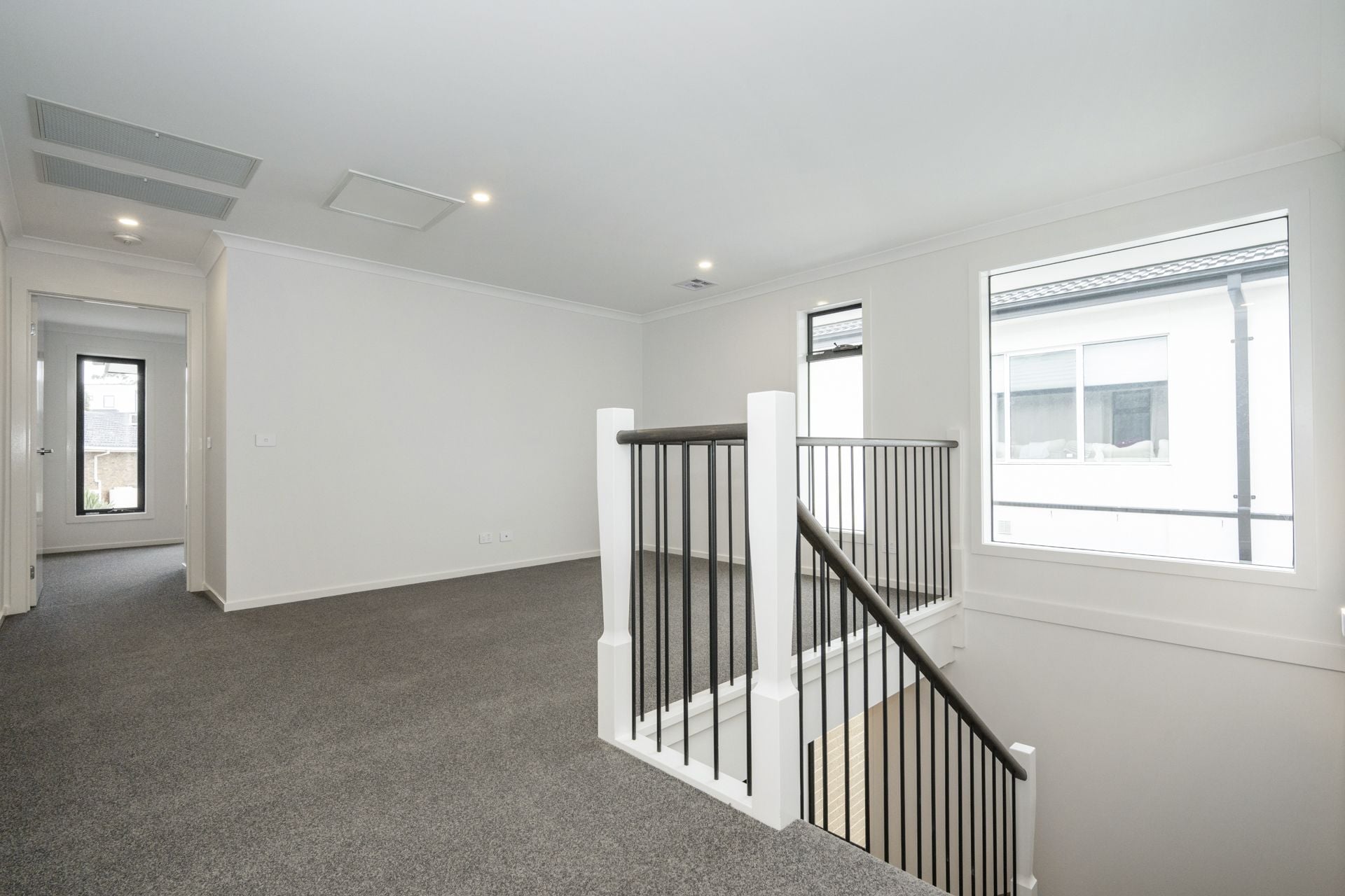 CONTEMPORARY COMFORT MEETS CONVENIENCE