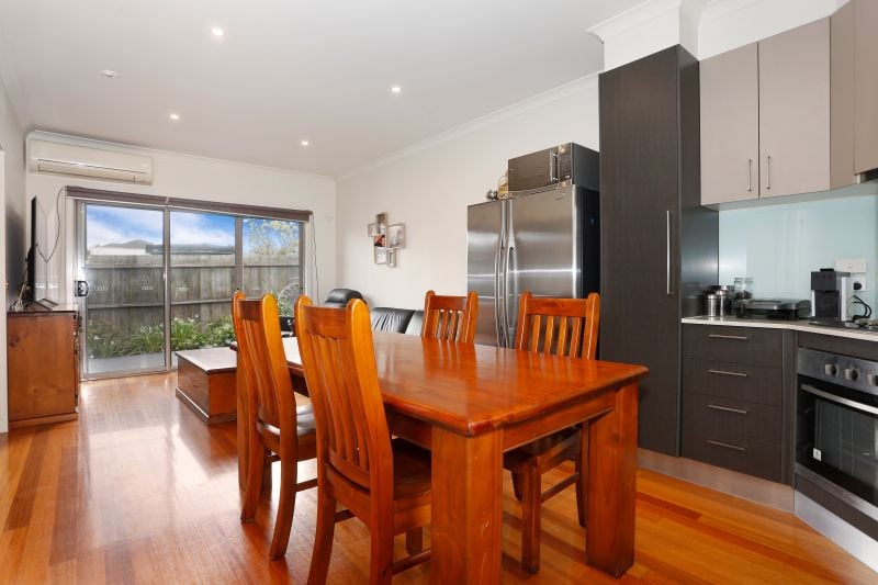 3/128 Rathcown Road, Reservoir