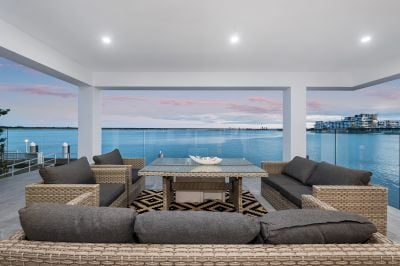 Panoramic Views and Exquisite Absolute Broadwater Frontage