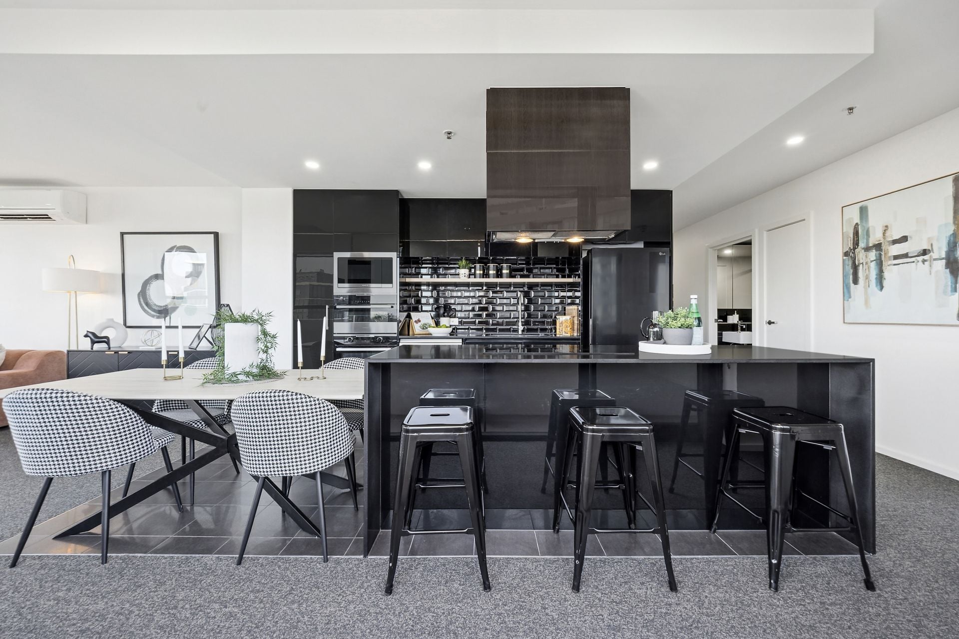 1805/120 Eastern Valley Way, Belconnen, Belconnen - Thumbnail 3