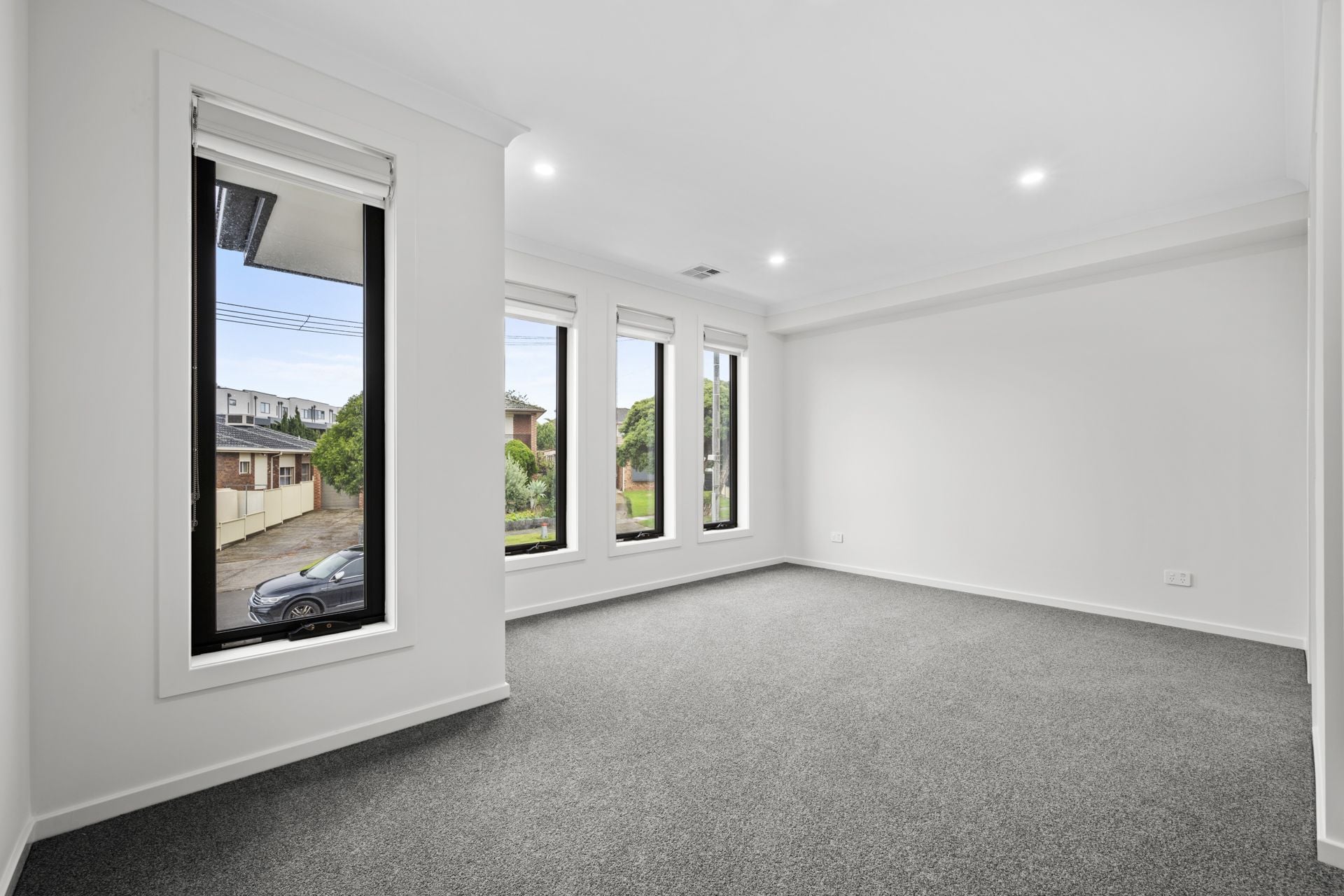 CONTEMPORARY COMFORT MEETS CONVENIENCE