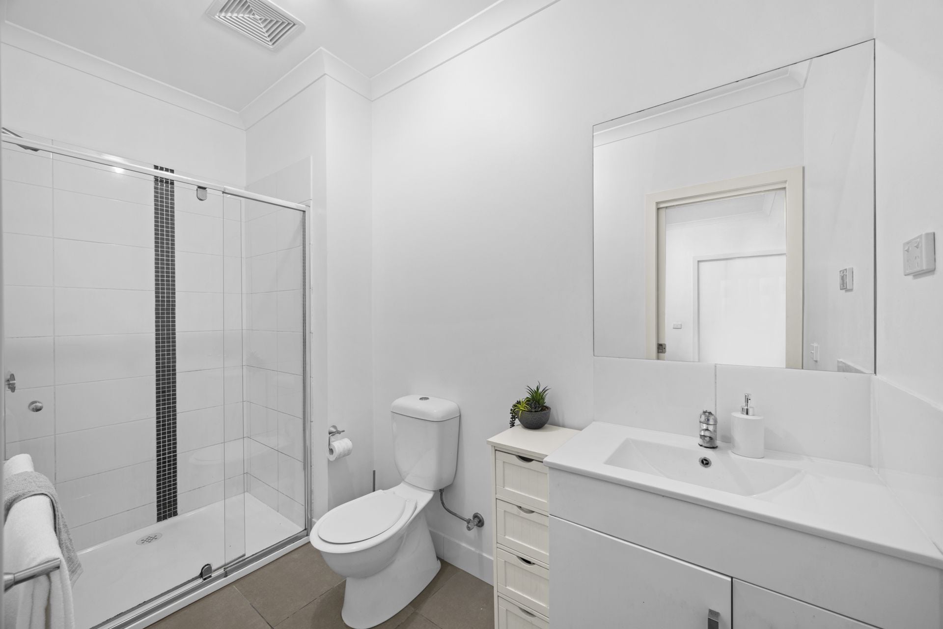 Spacious And Stylish, Welcome To The Cotters In Epping