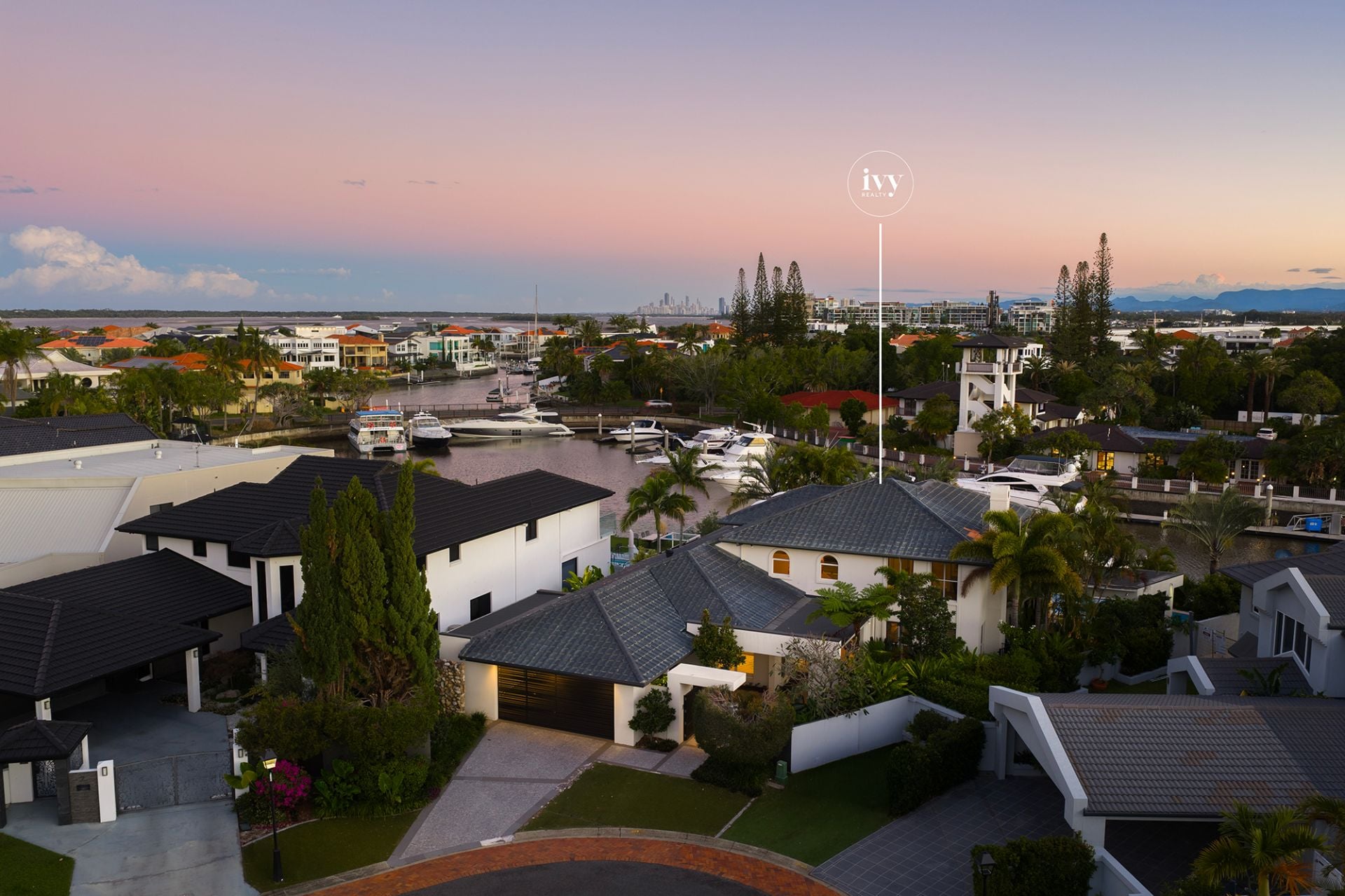 4 Royal Mews, Sovereign Islands QLD 4216, Sovereign Islands - Thumbnail 2