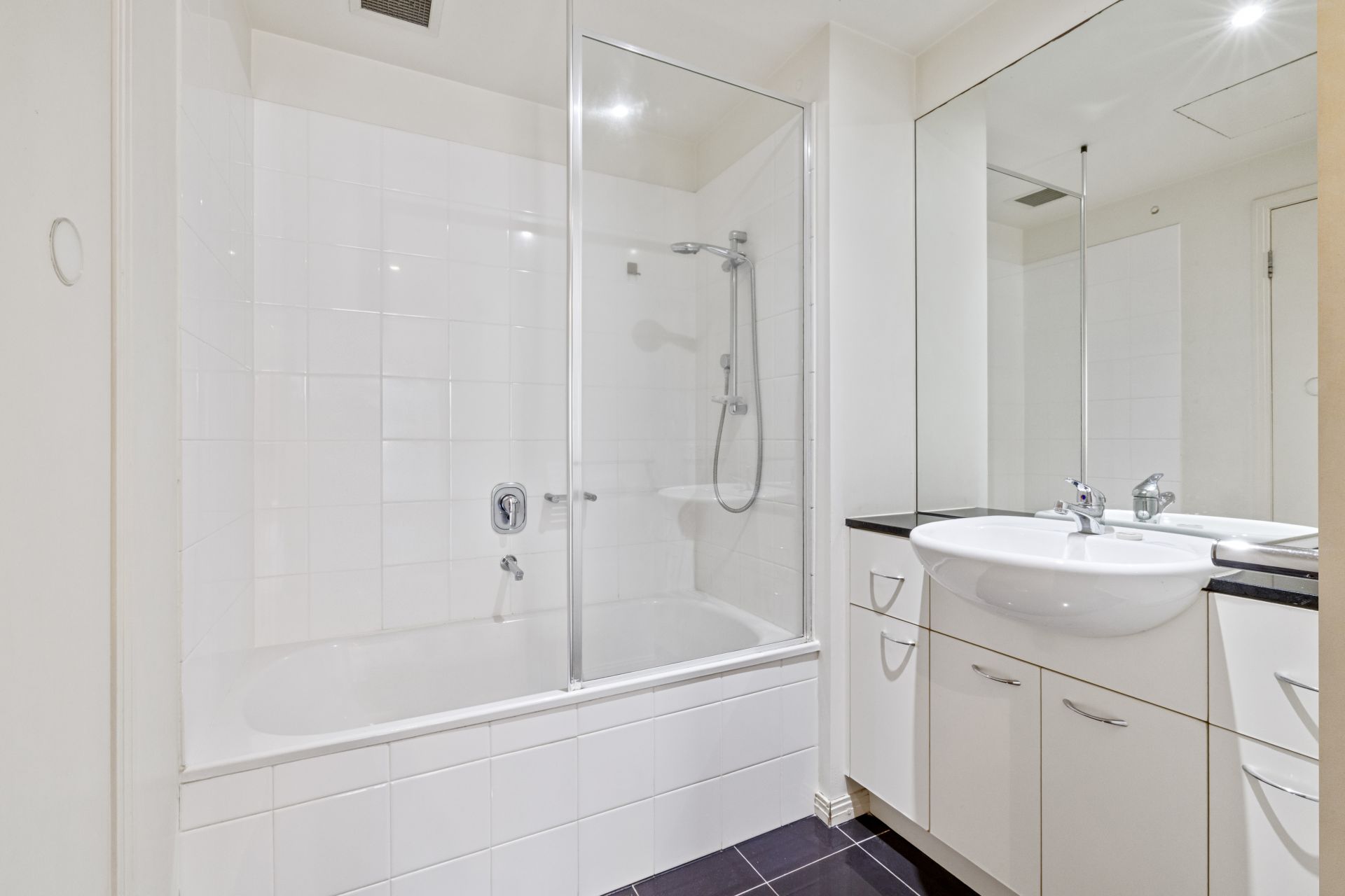 Stylish Bayside Living in The Park Development