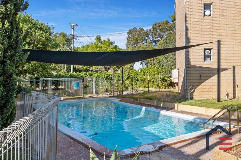 9J/59 Tenth Avenue, Inglewood