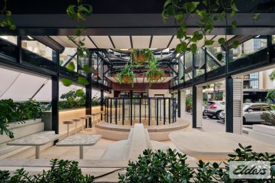 TURN KEY TAKEAWAY/BAR IN THE HEART OF SOUTH CITY SQUARE!