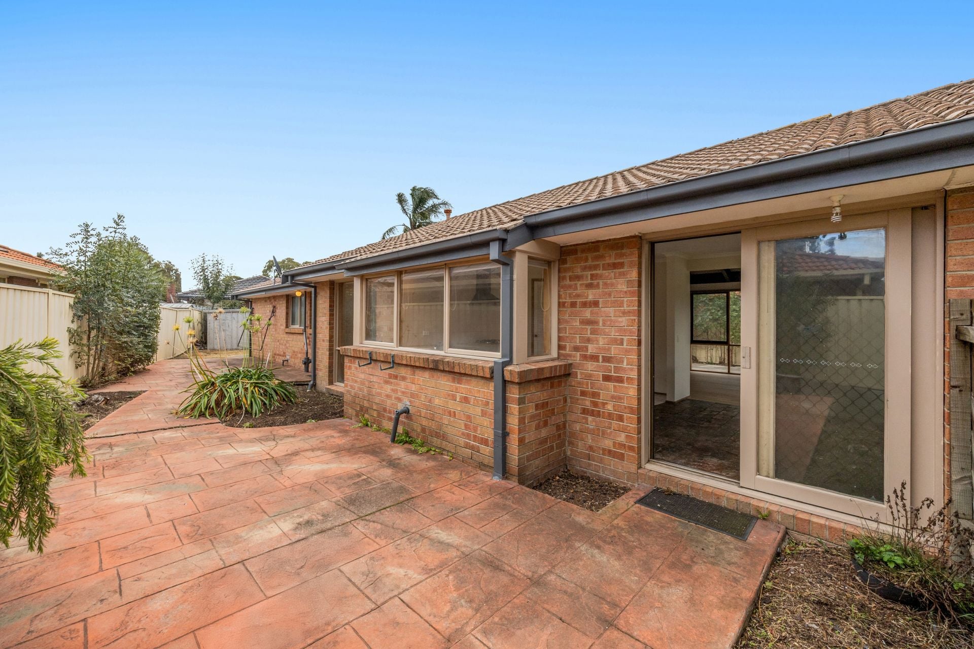 Convenience & Comfort in a Well-Connected Mill Park Location