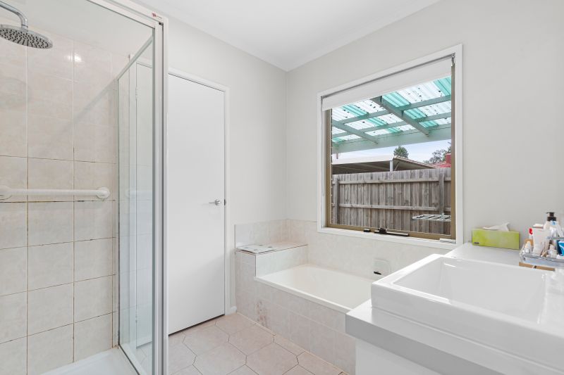 11 Woolnough Drive, Mill Park