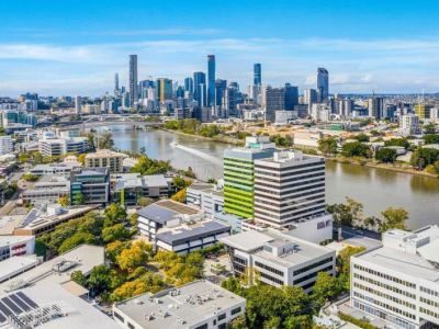 STRATEGICALLY POSITIONED PRIME GROUND FLOOR OPPORTUNITY