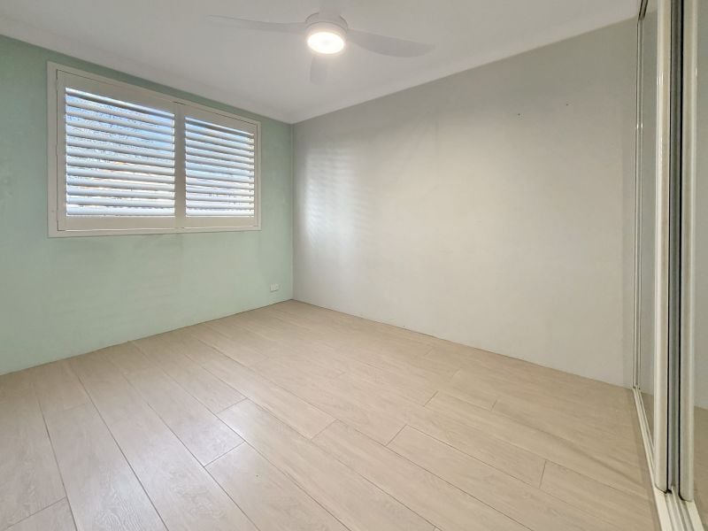 Renovated & Light-Filled Unit in an Ultra-Convenient Location